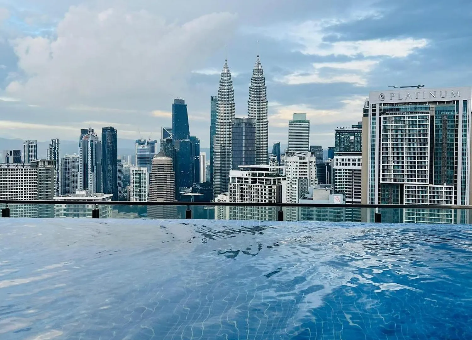 The Luxe Klcc By Service Suites Kuala Lumpur