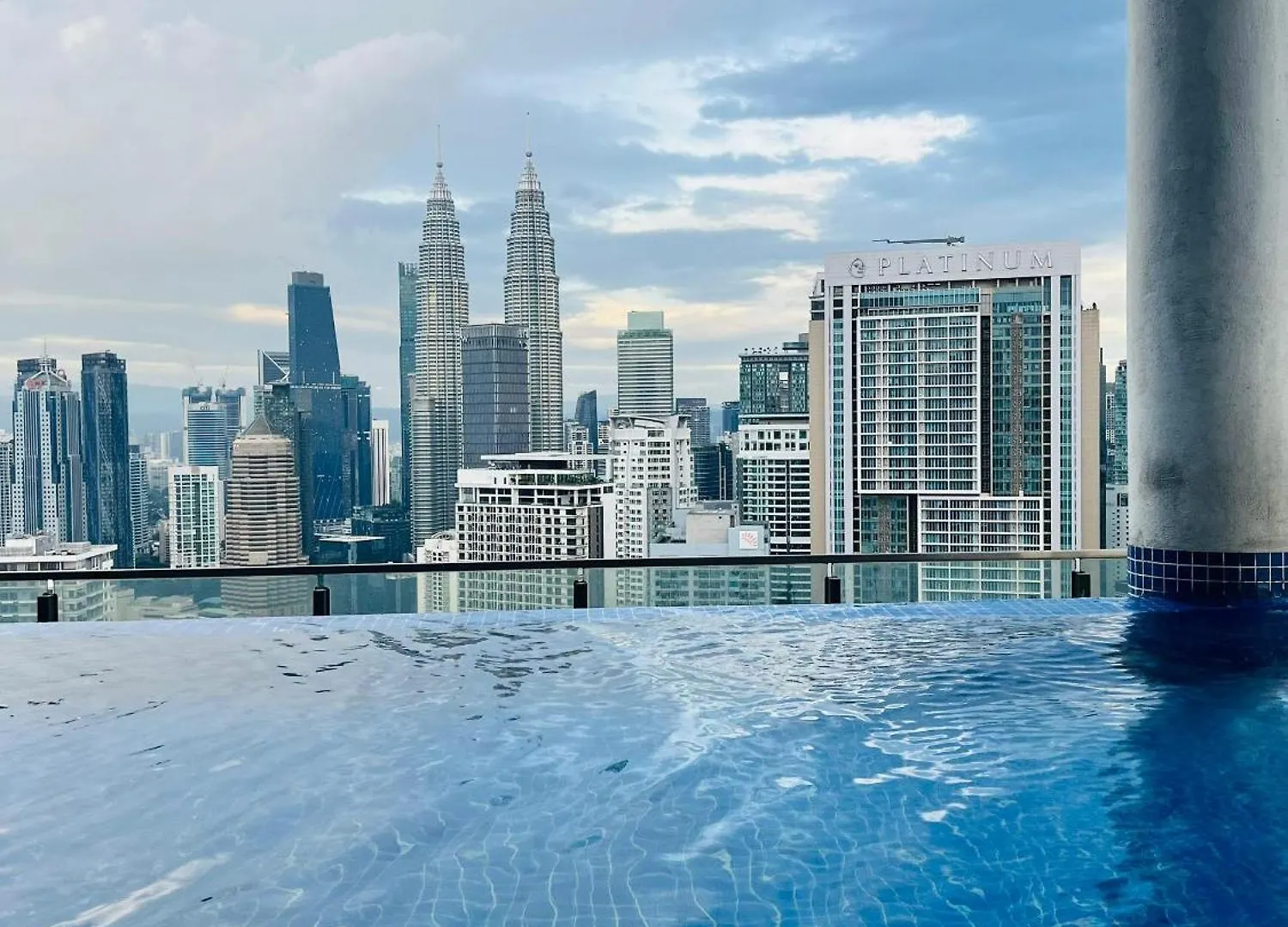 The Luxe Klcc By Service Suites Kuala Lumpur Apartment
