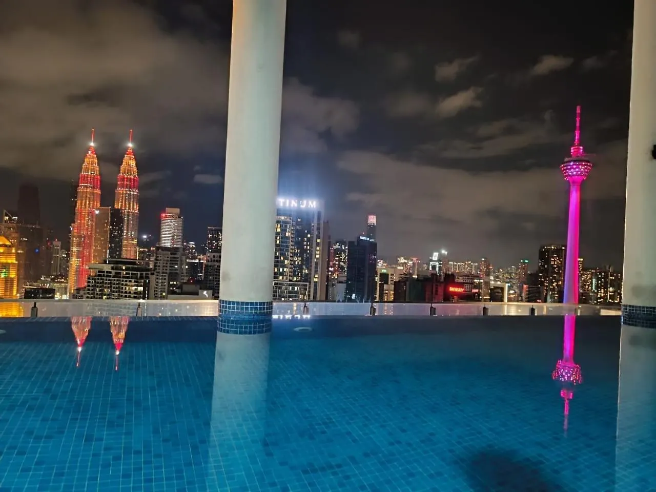 The Luxe Klcc By Service Suites Kuala Lumpur Apartment
