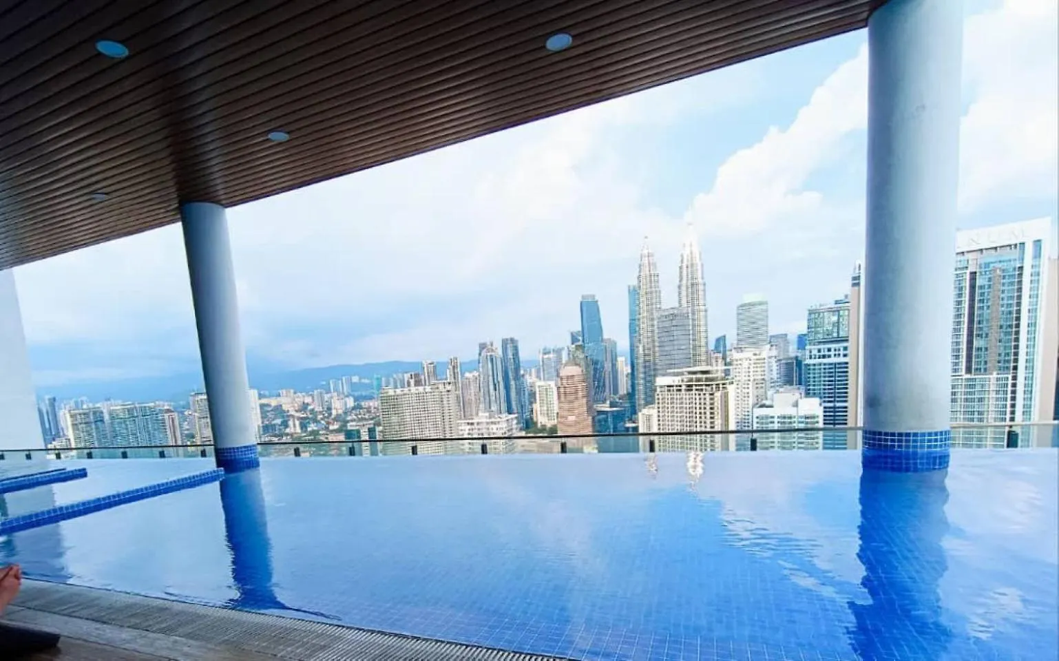 The Luxe Klcc By Service Suites Kuala Lumpur Apartment